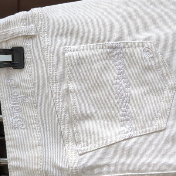 Shorts - Picture 5 of 5